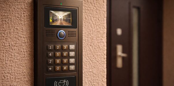 В Казани 300 домофонов настроят под режим атаки...