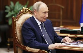 Путин присвоил госнаграды четырём жителям Татар...