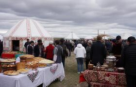 Сабантуй в Казани собрал тысячи гостей на трех ...