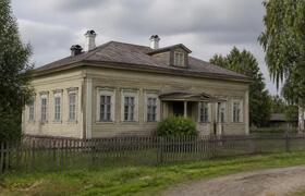 Земскую школу XIX века продают за рубль в Татар...