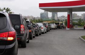 Огромная очередь на заправку «Газпрома» в Казан...