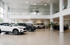 Продажи новых авто в РФ упали на 16,2%