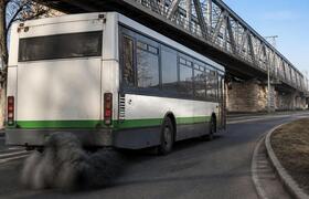 Автобус в дыму: очевидцы зафиксировали на видео...
