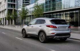 Toyota Rush вернулась в Россию: семиместный кро...